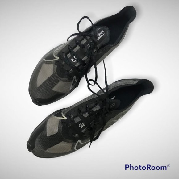 Nike Women's Black White Zoom Gravity Running Shoes (10) - Picture 3 of 8